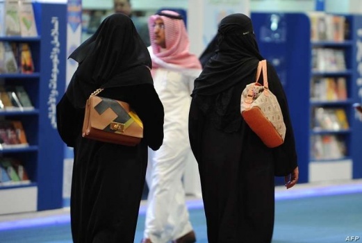 فيديو: مشاجرة فتاة وشاب في الرياض تثير ضجة واسعة