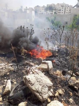 اندلاع حريق قرب الجدار بمدينة الخضر