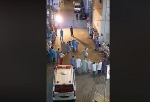 شاهد: أطباء من غزة يتحدون فيروس (كورونا) بالدبكة الفلسطينية بأحد المستشفيات