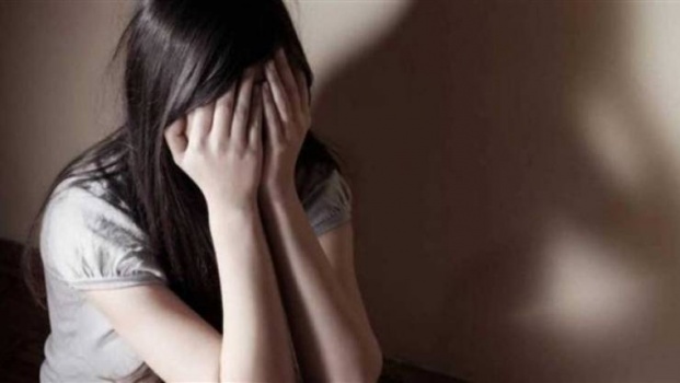 نظام الخط الساخن ينهي معاناة فتاة عشرينية تعرضت للتعذيب لسنوات