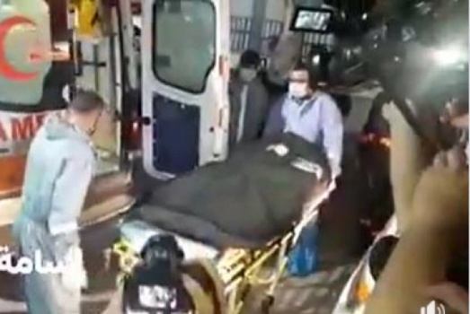 شاهد: لحظة وصول جثماني الشهيدين الزعزوع إلى مستشفى الشفاء بغزة