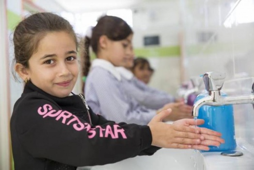 المدارس تفتح أبوابها بالضفة وغزة مؤجلة لإشعار آخر
