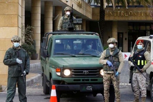 الأردن: إغلاق المساجد والمدارس والمقاهي والمطاعم لأسبوعين