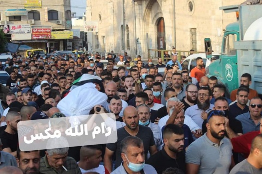 جماهير غفيرة تشيع جثمان الشهيد الطبيب جبارين في جنين