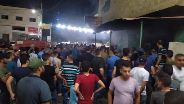 الدفاع المدني يخمد حريق كبير إندلع بمطعم في بلدة ميثلون