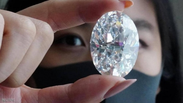 مزاد على ألماسة نقية بحجم بيضة.. والسعر بالملايين