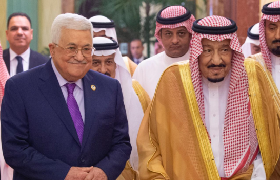 الرئيس عباس يهنئ العاهل السعودي  ونجله بيوم إعلان المملكة