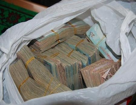 قصة ولا في الخيال ” نائب يحصل على قرض قيمته 200 الف دينار بكفالة شقيقه المتوفى منذ 10 أعوام “ 