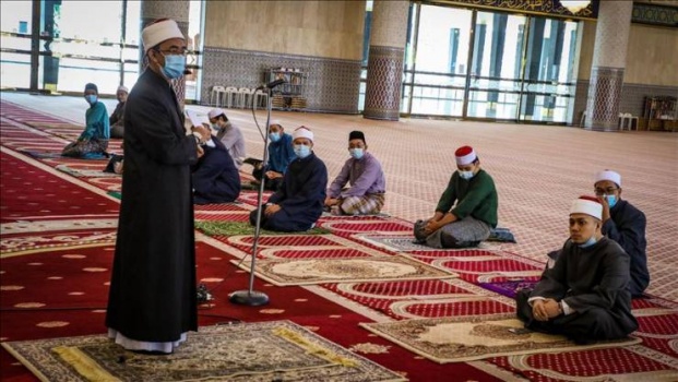 ما مصير صلاة 'الجمعة' في مساجد الضفة؟