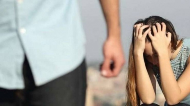 مصري يرسل صور زوجته بـ'قميص النوم' لأصدقائه للانتقام منها
