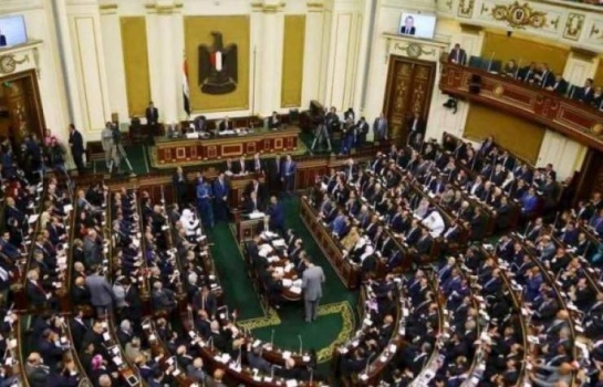 ماسح أحذية بمجلس النواب المصري يكشف كواليس مثيرة