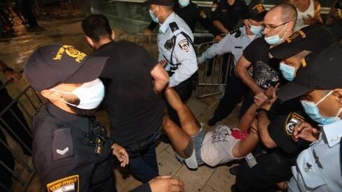 اعتقالات وعنف- تظاهرات ضد نتنياهو في عشرات المواقع
