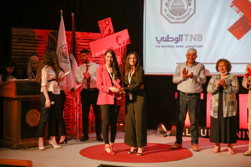 مشاركون في مؤتمر TEDx جامعة القدس يتحدثون عن تجاربهم الملهمة تحت شعار "إن لم نكن نحن، فمن إذا؟"