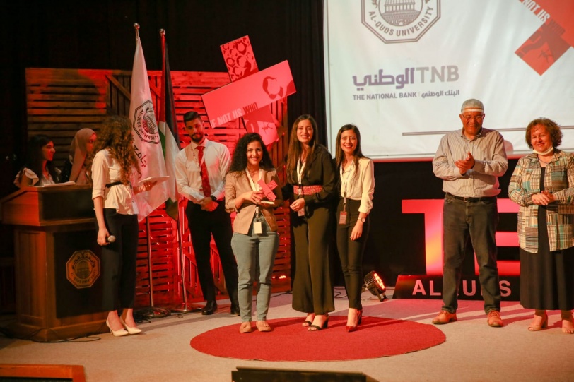 مشاركون في مؤتمر TEDx جامعة القدس يتحدثون عن تجاربهم الملهمة تحت شعار "إن لم نكن نحن، فمن إذا؟"