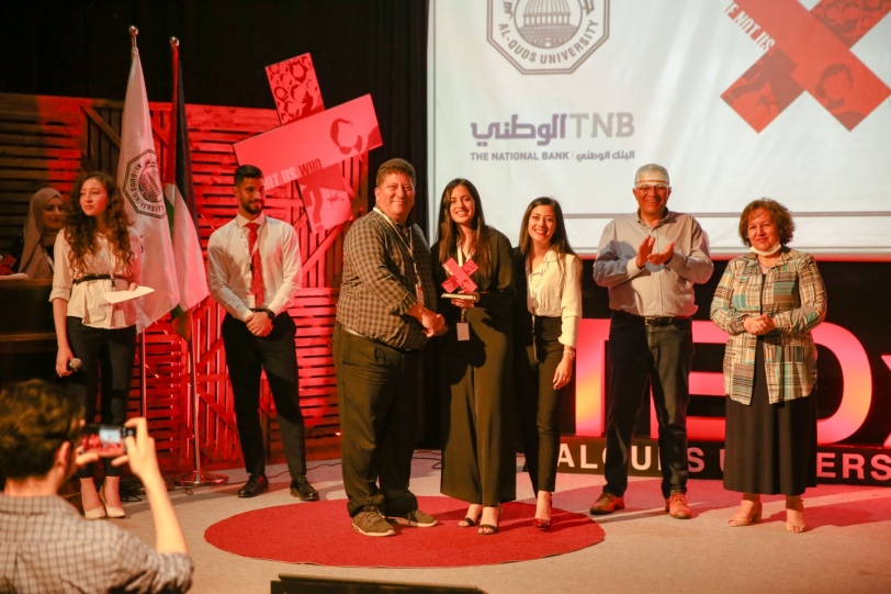 مشاركون في مؤتمر TEDx جامعة القدس يتحدثون عن تجاربهم الملهمة تحت شعار "إن لم نكن نحن، فمن إذا؟"