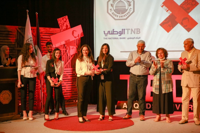 مشاركون في مؤتمر TEDx جامعة القدس يتحدثون عن تجاربهم الملهمة تحت شعار "إن لم نكن نحن، فمن إذا؟"