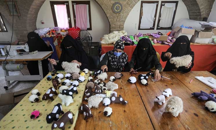 غزة.. دُمى العيد صناعة نسائية فلسطينية- (صور)