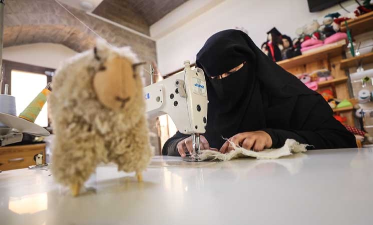 غزة.. دُمى العيد صناعة نسائية فلسطينية- (صور)