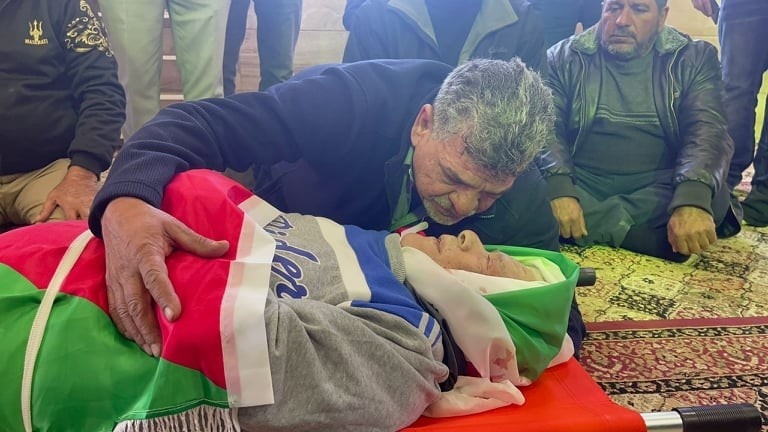 بالصور: تشييع الشهيد المسن عمر أسعد في رام الله