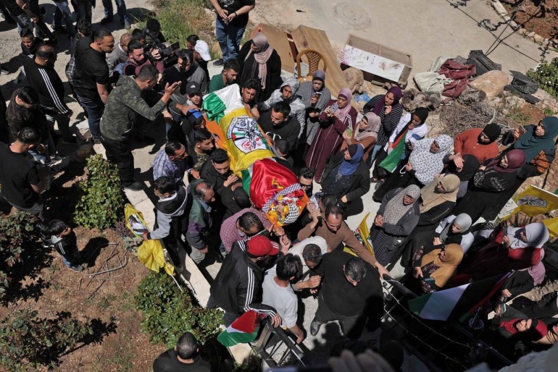 بالصور تشييع 4 شهداء بالضفة الغربية