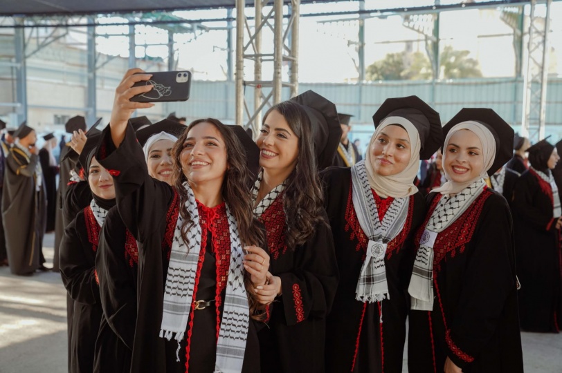جامعة القدس تختتم مراسم حفل تخريج الفوج (41) بكلية الدعوة وأصول الدين والقرآن والآداب والحقوق والأعمال والاقتصاد والعلوم التربوية