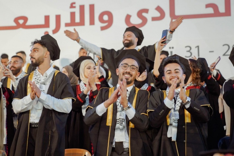 جامعة القدس تختتم مراسم حفل تخريج الفوج (41) بكلية الدعوة وأصول الدين والقرآن والآداب والحقوق والأعمال والاقتصاد والعلوم التربوية