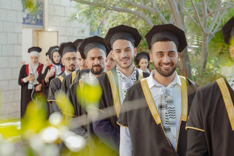 جامعة القدس تختتم مراسم حفل تخريج الفوج (41) بكلية الدعوة وأصول الدين والقرآن والآداب والحقوق والأعمال والاقتصاد والعلوم التربوية