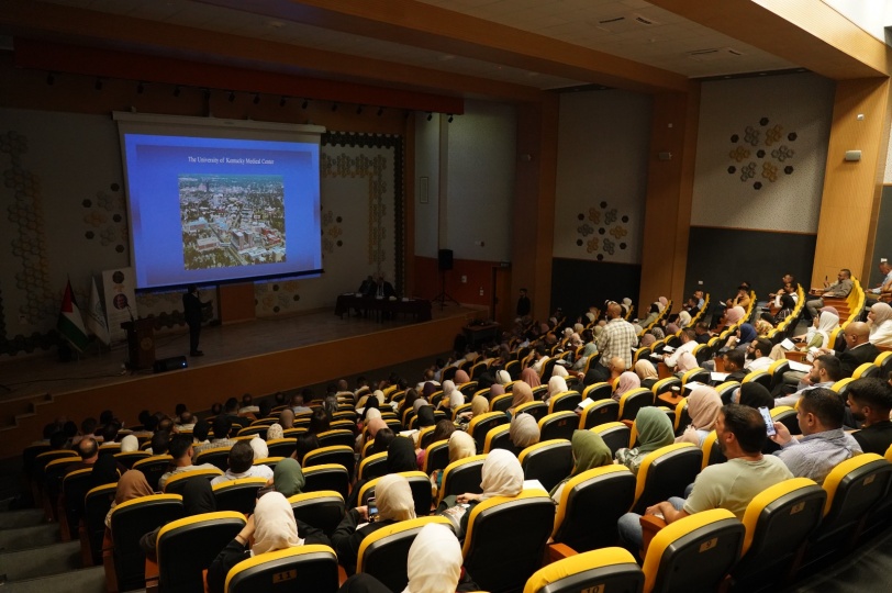 محاضرة علمية في جامعة القدس للبروفيسور جيفري أوكسيونحول أمراض المفصل الفكي الصدغي والآلام الوجهية