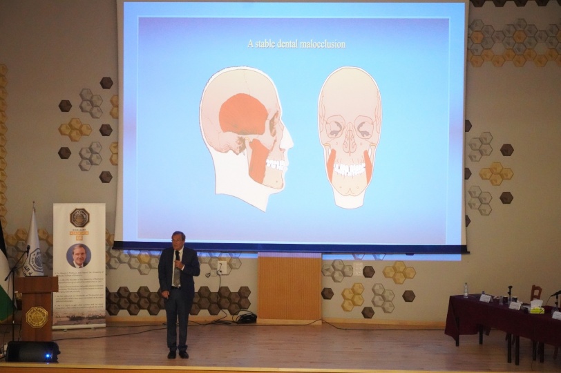 محاضرة علمية في جامعة القدس للبروفيسور جيفري أوكسيونحول أمراض المفصل الفكي الصدغي والآلام الوجهية