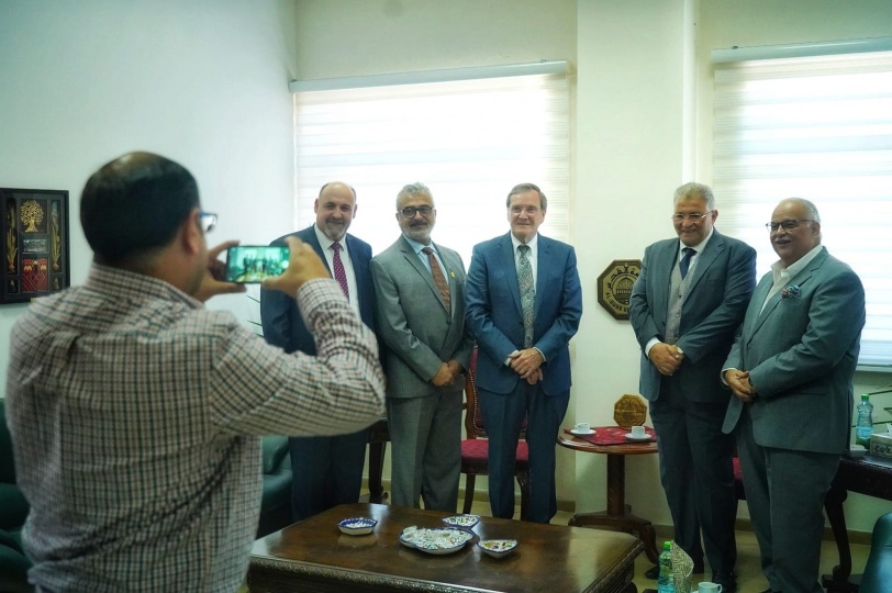 محاضرة علمية في جامعة القدس للبروفيسور جيفري أوكسيونحول أمراض المفصل الفكي الصدغي والآلام الوجهية