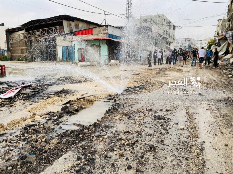 الإحتلال يخرب البنى التحتية ويصيب 6 مواطنين بينهم سيدة بالرصاص في مخيم طولكرم