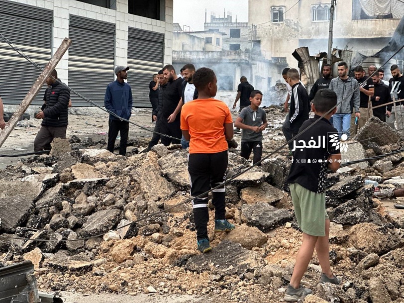 الإحتلال يخرب البنى التحتية ويصيب 6 مواطنين بينهم سيدة بالرصاص في مخيم طولكرم