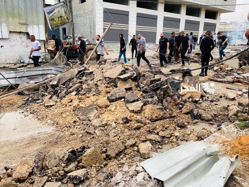 الإحتلال يخرب البنى التحتية ويصيب 6 مواطنين بينهم سيدة بالرصاص في مخيم طولكرم