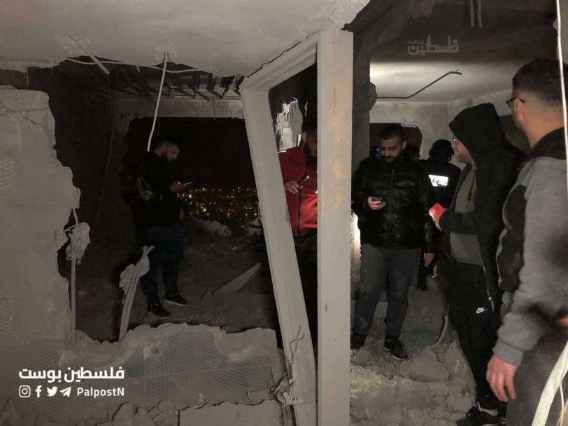 صور....الاحتلال يفجر منزل الشهيد معاذ المصري في مدينة نابلس 
