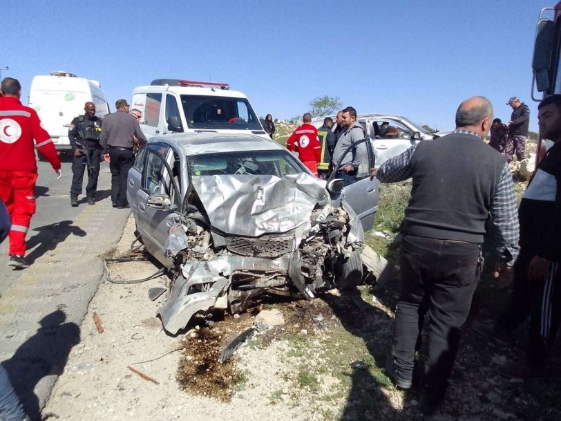 فاجعة...مصرع مواطن وزوجته وإصابة آخرين في حادث سير في الخليل