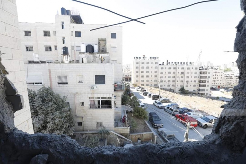 صور...الاحتلال يفجّر شقتين سكنيتين للمعتقلين أيسر البرغوثي وخالد الخاروف