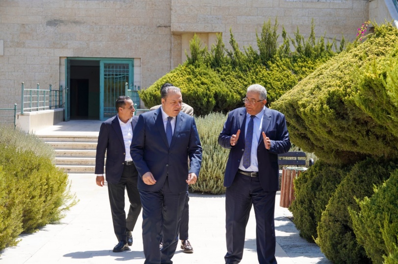 السفير الأردني يزور جامعة القدس ويشيد بالقفزة النوعية التي تشهدها الجامعة مؤخراً  