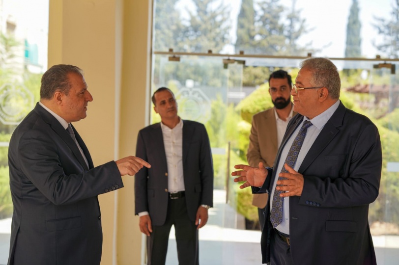 السفير الأردني يزور جامعة القدس ويشيد بالقفزة النوعية التي تشهدها الجامعة مؤخراً  