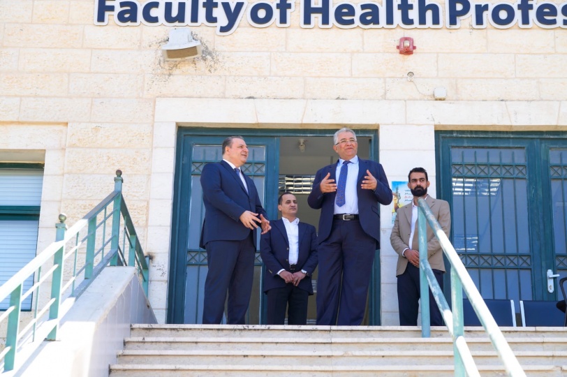 السفير الأردني يزور جامعة القدس ويشيد بالقفزة النوعية التي تشهدها الجامعة مؤخراً  
