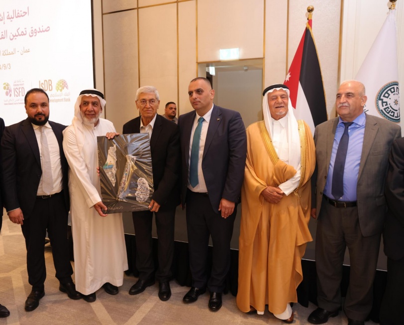 مؤسسة "قدسنا" توقع حزمة مشاريع تمويل لمؤسسات ومبادرات مقدسية وفلسطينية في مجالات رعاية الطلبة الجامعيين وتمكين الشباب والأسواق