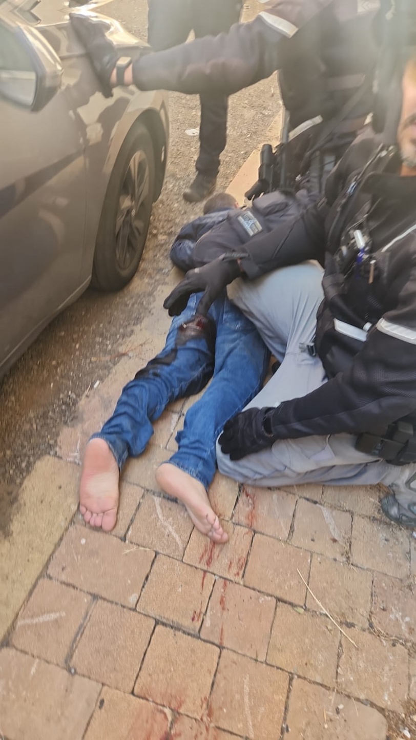 الخضيرة: ٦ إصابات في عملية طعن في عدة مواقع واعتقال المنفذ
