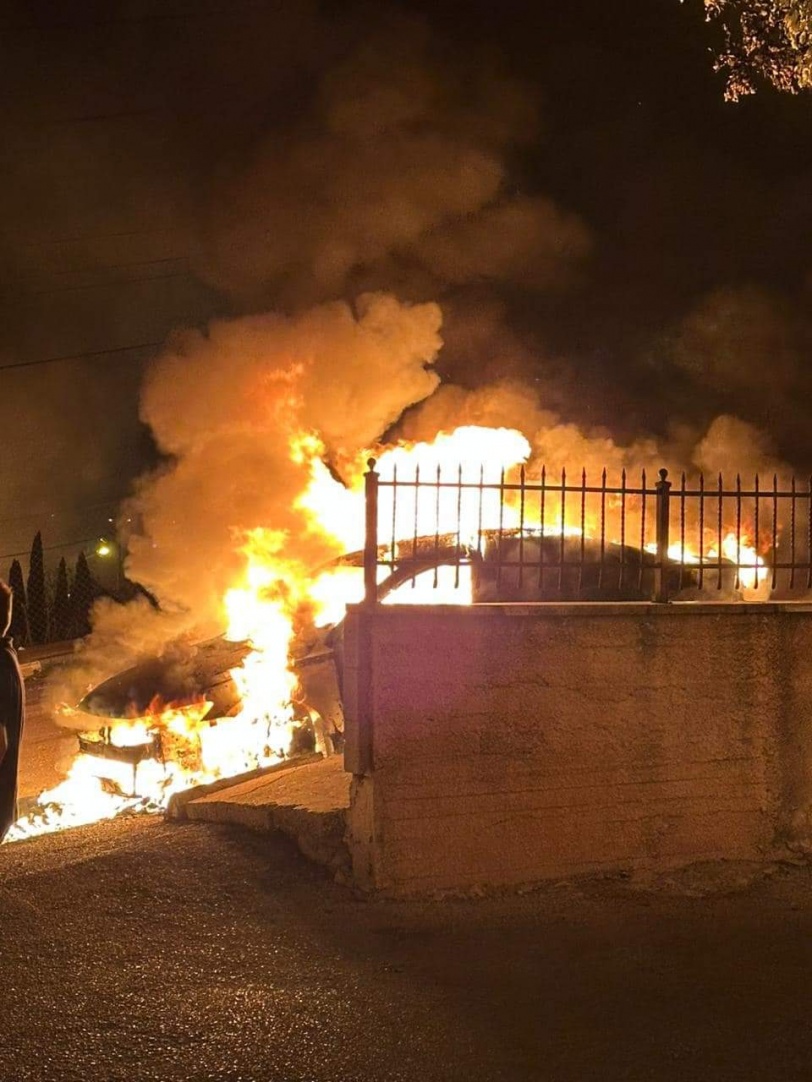 صور..مستوطنون يهاجمون البيرة ويحرقون عمارة و17 مركبة