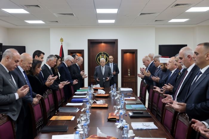 الرئيس باجتماع الحكومة: الأولوية لوقف العدوان ورفع المعاناة عن الفلسطينيين