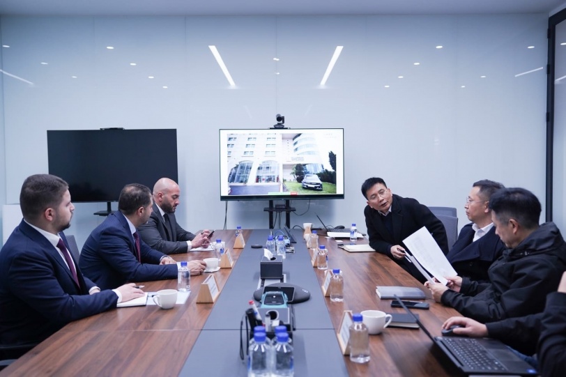 وفد من شركة تي بي سي للصناعة والتجارة يزور مقر شركة نيتا أوتو في الصين لتعزيز الشراكة الاستراتيجية