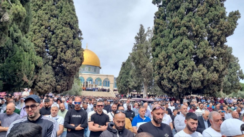 75 الف مصل يؤدون صلاة الجمعة الآخيره من شهر رمضان في المسجد الأقصى