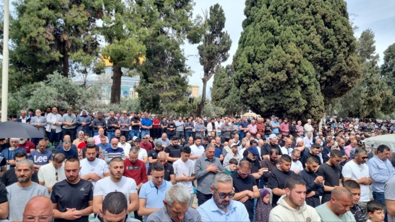 75 الف مصل يؤدون صلاة الجمعة الآخيره من شهر رمضان في المسجد الأقصى