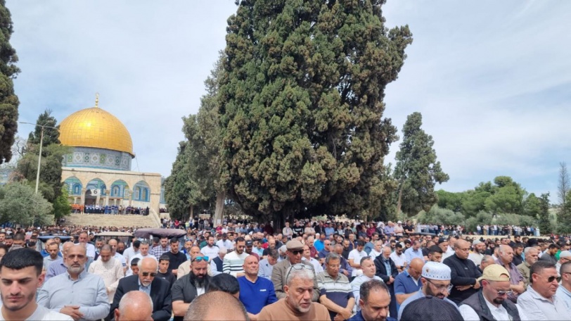 75 الف مصل يؤدون صلاة الجمعة الآخيره من شهر رمضان في المسجد الأقصى