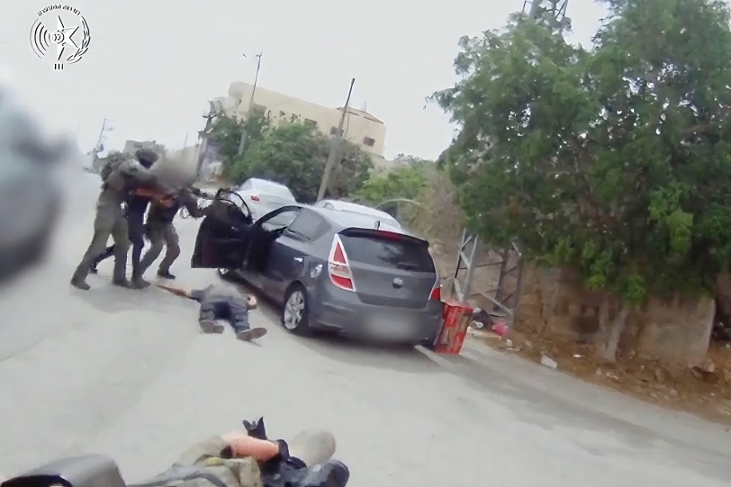 الاحتلال يدعي اعتقال شاب من قلقيلية كان في طريقه لتنفيذ عملية (صور)