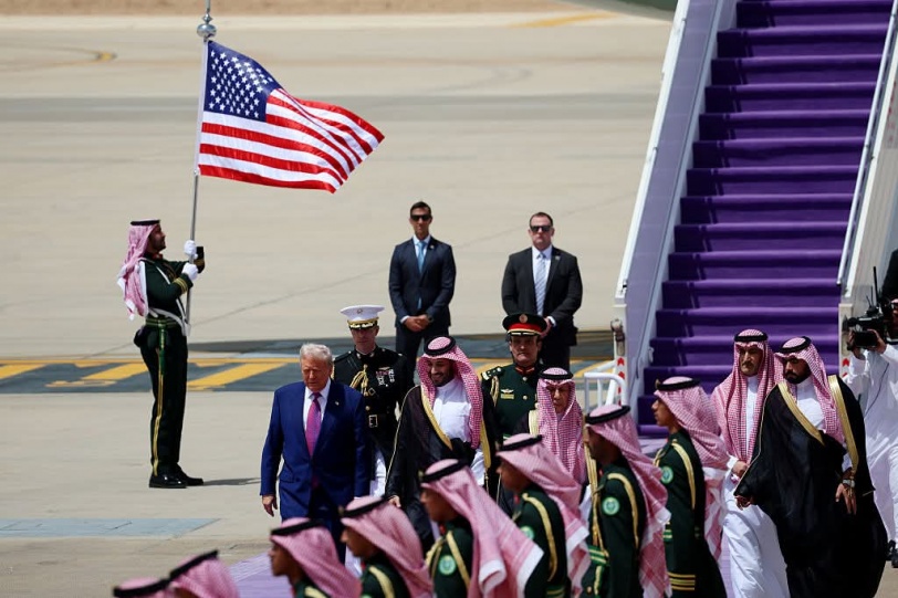 بالصور: الرئيس الأمريكي يصل الى السعودية