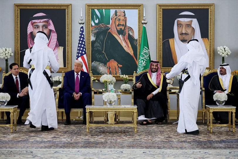 بالصور: الرئيس الأمريكي يصل الى السعودية